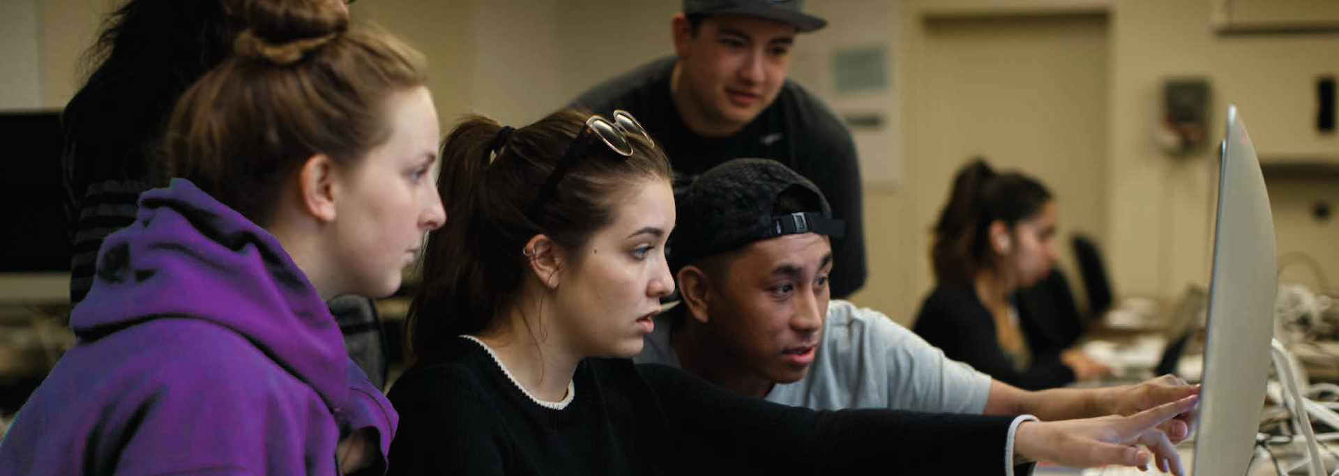 msqe students looking at computer