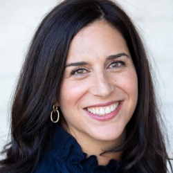 Maya Kraft headshot